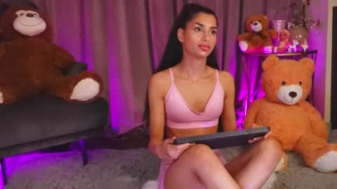 zariaavera online show from May 16, 2026, 12:07 am