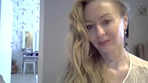 Zarina Swift online show from May 27, 2026, 6:32 am
