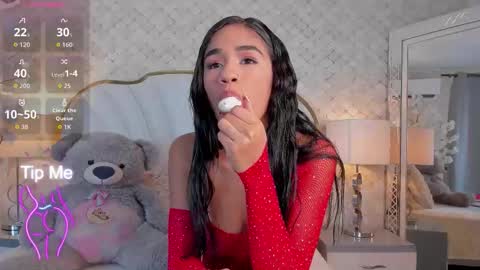 zaryjonnes online show from December 4, 2025, 8:50 pm