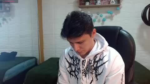 Snapshot of zayn_clausen chatting on May 1, 2026, 5:39 pm zayn_clausen online show from May 1, 2026, 5:39 pm