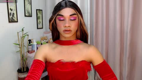 zaynelustts online show from December 17, 2025, 8:53 am