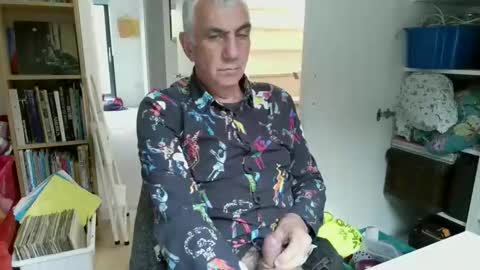 zeep16 online show from October 18, 2025, 12:17 pm