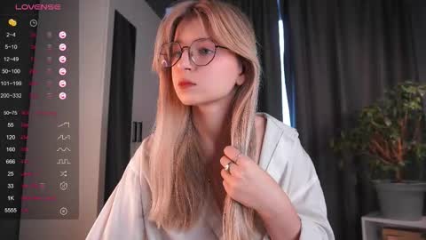 Avi online show from October 18, 2025, 1:12 pm