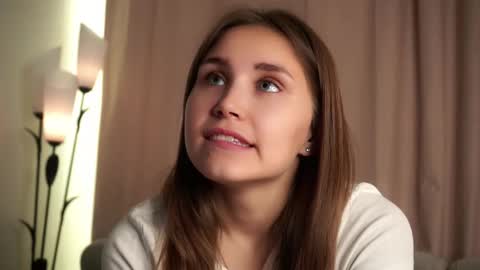 Emilia online show from September 17, 2025, 1:29 am