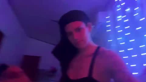 zellaxobella online show from January 11, 2025, 5:31 am