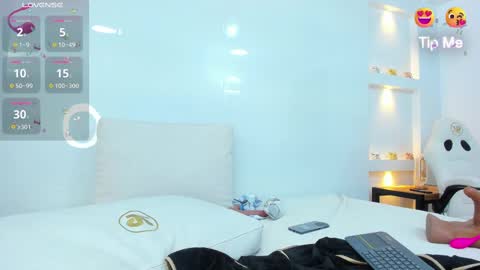 Zenda Evans online show from February 20, 2025, 9:44 am