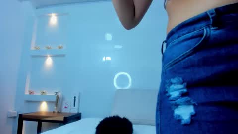 Zenda Evans online show from December 1, 2025, 4:06 am