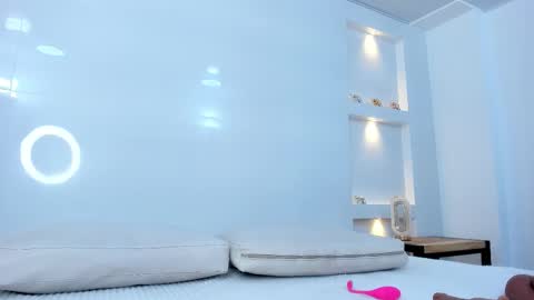 Zenda Evans online show from December 19, 2025, 4:52 am