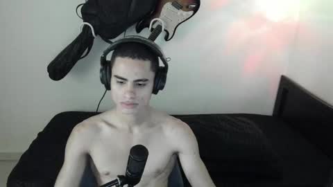 zenzhu online show from January 8, 2025, 9:34 pm