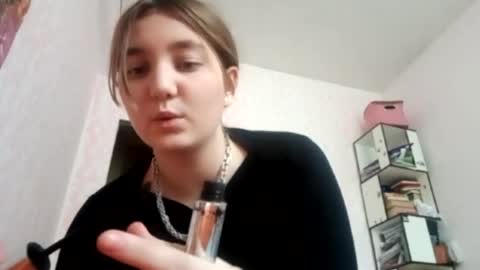 zeniabrossoit online show from April 19, 2026, 11:09 am