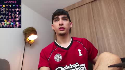 Snapshot of zenn_rush chatting on January 25, 2025, 12:37 pm Zenn online show from January 25, 2025, 12:37 pm