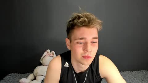Ethan online show from April 26, 2026, 2:42 am