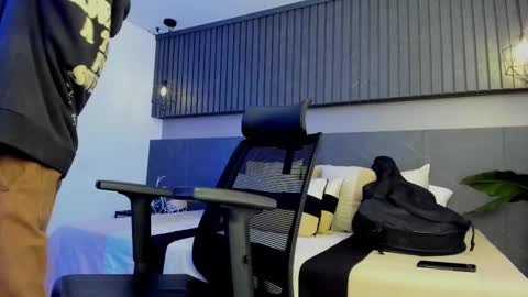 zeus online show from February 12, 2025, 3:29 am