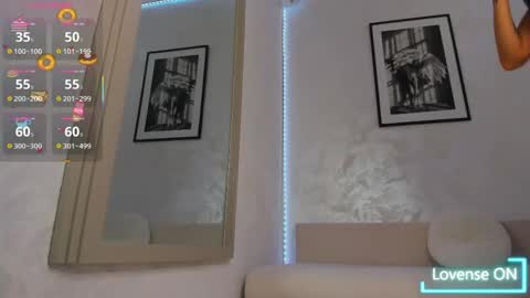 zeynepx online show from April 21, 2026, 3:57 am