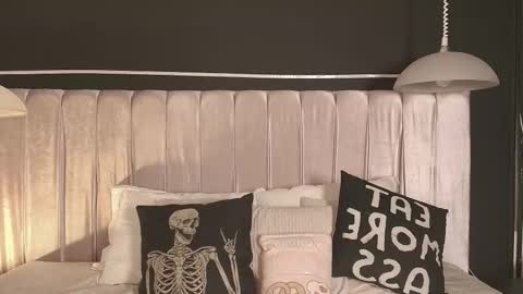 Snapshot of zhally_dee chatting on September 30, 2025, 8:14 pm zhally_dee online show from September 30, 2025, 8:14 pm