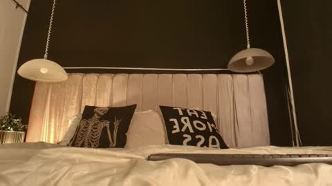 Snapshot of zhally_dee chatting on October 24, 2025, 7:43 pm zhally_dee online show from October 24, 2025, 7:43 pm