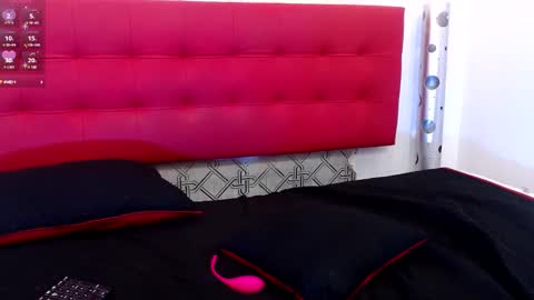 ZHAMIRA  ANDRES online show from February 6, 2025, 10:53 pm