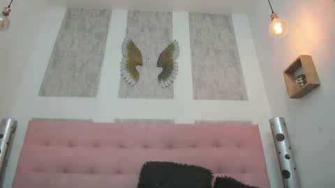 ZHAMIRA  ANDRES online show from April 19, 2026, 7:49 pm