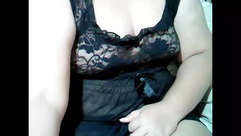 zhia214 online show from June 7, 2026, 11:36 am