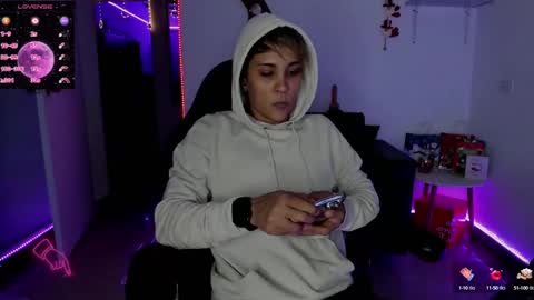 zhoestrong online show from December 16, 2024, 12:59 am