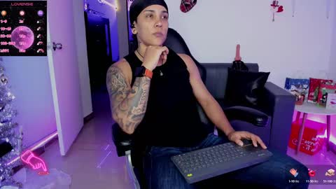 zhoestrong online show from December 18, 2024, 12:21 am