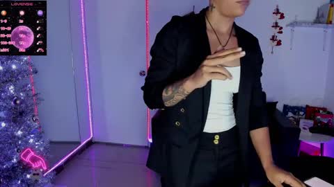 zhoestrong online show from December 22, 2024, 11:11 am