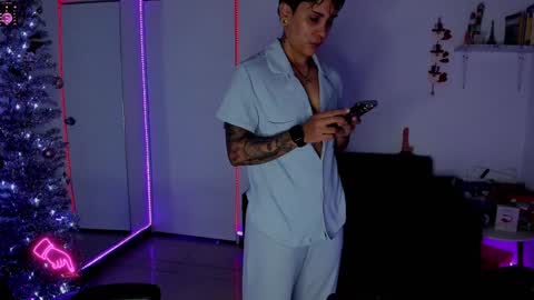 zhoestrong online show from January 5, 2025, 11:12 pm