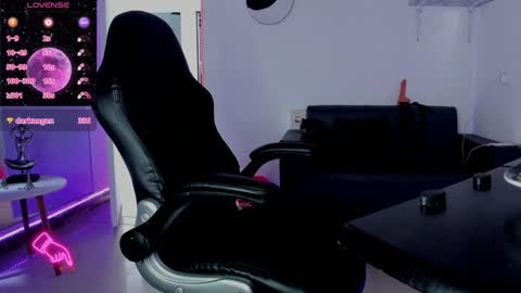 zhoestrong online show from January 17, 2025, 6:44 pm