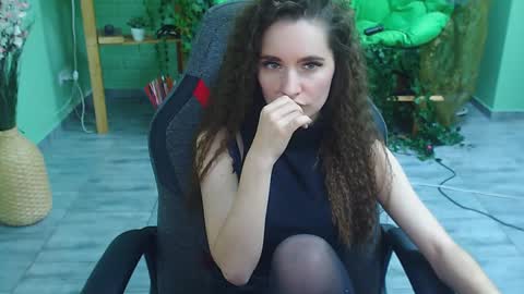 Snapshot of zianichols chatting on February 1, 2025, 1:12 am zianichols online show from February 1, 2025, 1:12 am