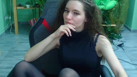 Snapshot of zianichols chatting on February 4, 2025, 1:02 am zianichols online show from February 4, 2025, 1:02 am