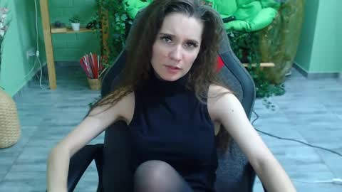 Snapshot of zianichols chatting on February 6, 2025, 11:04 pm zianichols online show from February 6, 2025, 11:04 pm