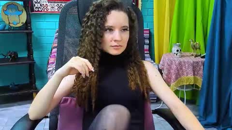 Snapshot of zianichols chatting on February 10, 2025, 12:18 pm zianichols online show from February 10, 2025, 12:18 pm