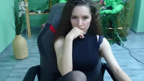 Snapshot of zianichols chatting on February 10, 2025, 9:25 pm zianichols online show from February 10, 2025, 9:25 pm