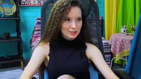 Snapshot of zianichols chatting on February 17, 2025, 11:23 am zianichols online show from February 17, 2025, 11:23 am