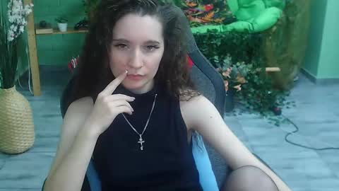 Snapshot of zianichols chatting on February 18, 2025, 8:36 pm zianichols online show from February 18, 2025, 8:36 pm