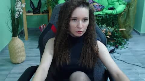 Snapshot of zianichols chatting on February 20, 2025, 9:44 am zianichols online show from February 20, 2025, 9:44 am