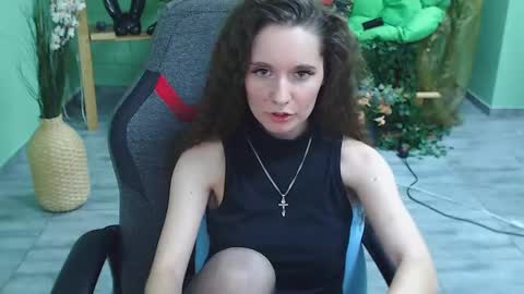 Snapshot of zianichols chatting on February 22, 2025, 2:06 am zianichols online show from February 22, 2025, 2:06 am