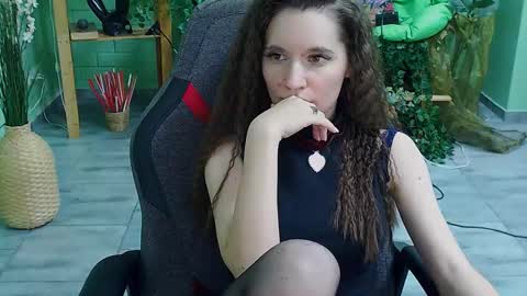 Snapshot of zianichols chatting on March 3, 2025, 10:42 pm zianichols online show from March 3, 2025, 10:42 pm