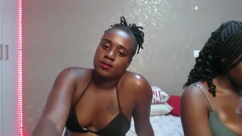 Snapshot of zinadine_ chatting on February 1, 2026, 7:18 am Zinadine online show from February 1, 2026, 7:18 am