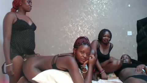 Snapshot of zinadine_ chatting on February 23, 2026, 4:48 pm Zinadine online show from February 23, 2026, 4:48 pm