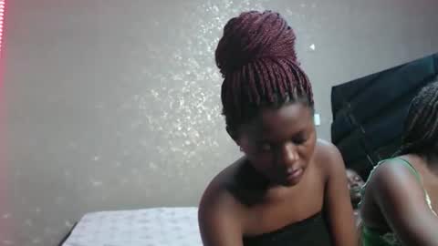 Snapshot of zinadine_ chatting on February 24, 2026, 6:06 pm Zinadine online show from February 24, 2026, 6:06 pm