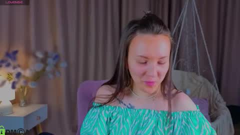 Zlata  Mon Tue Thu Fri Sun Sa GMT 3 0000pm - 0600pm  online show from October 4, 2025, 5:00 pm