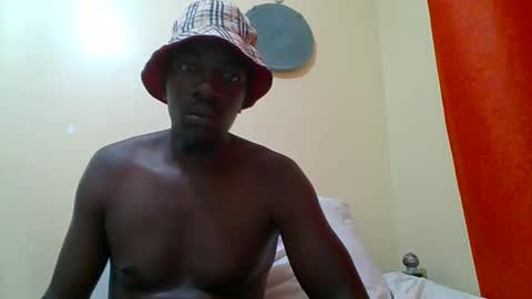 Snapshot of zlatann2012 chatting on October 10, 2025, 7:02 pm Zlatann2012 online show from October 10, 2025, 7:02 pm