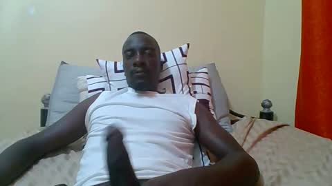 Snapshot of zlatann2012 chatting on October 21, 2025, 8:31 pm Zlatann2012 online show from October 21, 2025, 8:31 pm