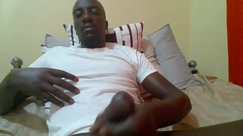 Snapshot of zlatann2012 chatting on October 28, 2025, 12:30 pm Zlatann2012 online show from October 28, 2025, 12:30 pm