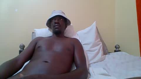 Snapshot of zlatann2012 chatting on November 16, 2025, 9:37 am Zlatann2012 online show from November 16, 2025, 9:37 am