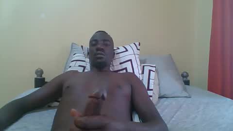 Snapshot of zlatann2012 chatting on December 14, 2025, 1:05 pm Zlatann2012 online show from December 14, 2025, 1:05 pm