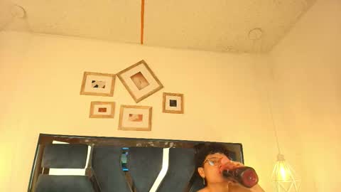 Zoe and dylan  online show from December 1, 2025, 12:32 pm