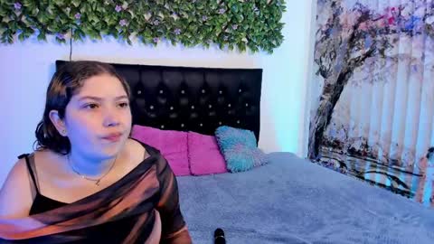 Snapshot of zoe_and_valeria chatting on May 8, 2026, 2:22 pm Zoe And Valeria online show from May 8, 2026, 2:22 pm
