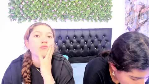 Snapshot of zoe_and_valeria chatting on May 26, 2026, 2:24 pm Zoe And Valeria online show from May 26, 2026, 2:24 pm